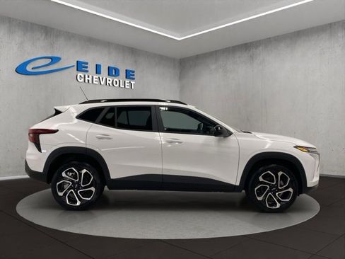 New 2026 Chevrolet Trax RS image 2