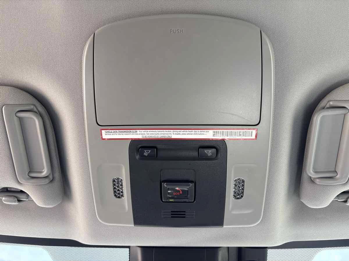 Used 2020 Toyota Camry SE w/ Carpet Mat Package FWD image 27