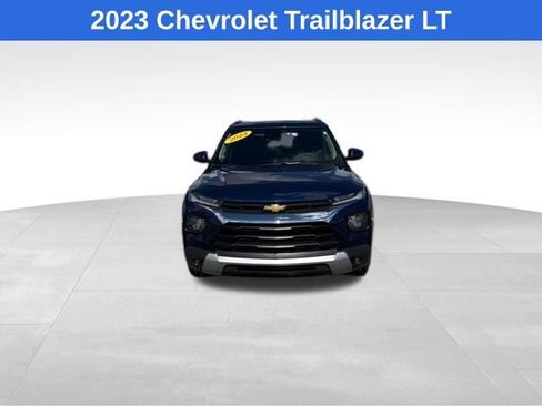 Used 2023 Chevrolet TrailBlazer LT FWD image 2