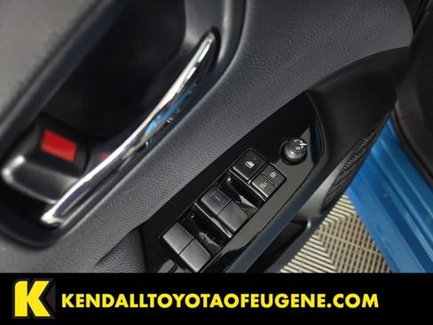 Used 2022 Toyota Prius Prime XLE FWD image 21