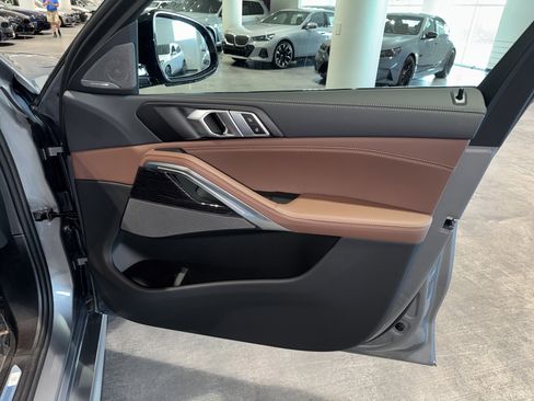 New 2026 BMW X6 xDrive40i w/ Climate Comfort Package image 8