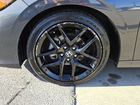Used 2025 Honda Civic Sport image 9