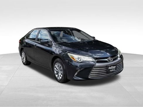Used 2015 Toyota Camry LE FWD image 2
