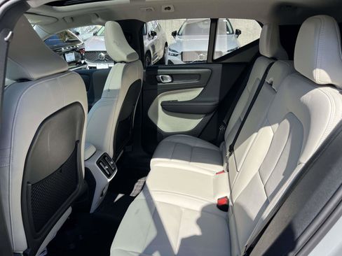 Used 2026 Volvo XC40 B5 Ultra w/ Climate Package image 8