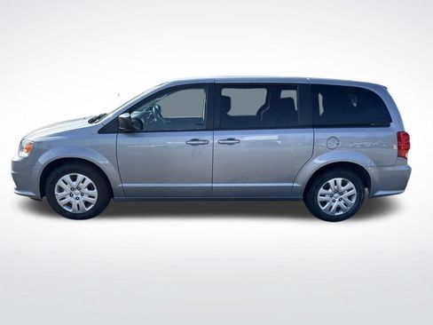 Used 2018 Dodge Grand Caravan SE w/ UConnect Hands-Free Group FWD image 2