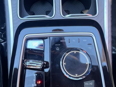 Used 2023 BMW i7 xDrive60 image 27