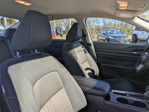 Used 2024 Nissan Altima 2.5 SV image 36