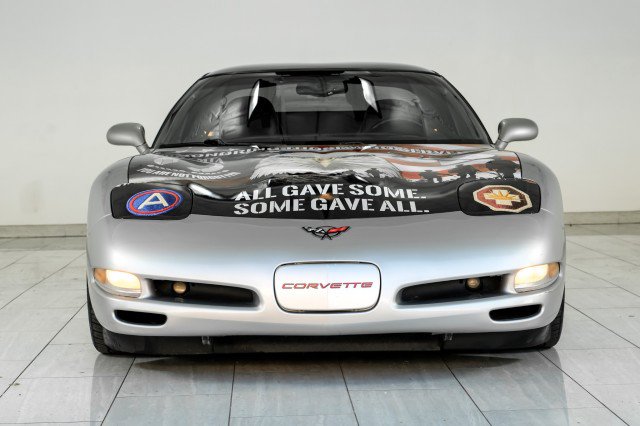 Used 2004 Chevrolet Corvette Coupe w/ Preferred Equipment Group RWD image 3