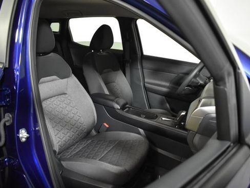 Certified 2025 Nissan Kicks SV AWD/4WD image 28