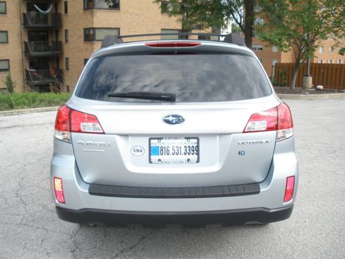 Used 2013 Subaru Outback 2.5i Premium AWD/4WD image 9