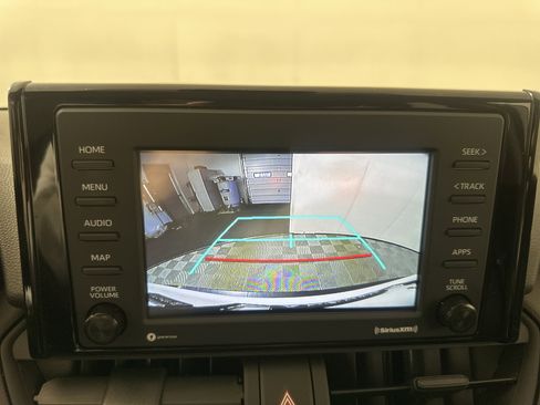 Used 2021 Toyota RAV4 XLE image 17