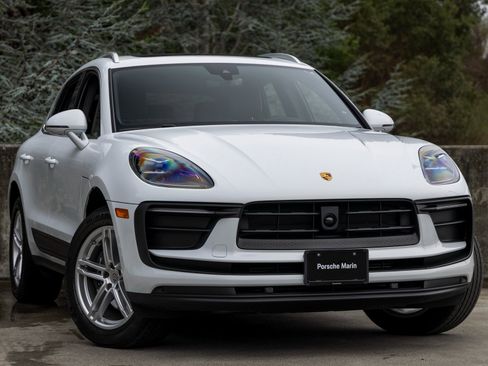Certified 2025 Porsche Macan image 6