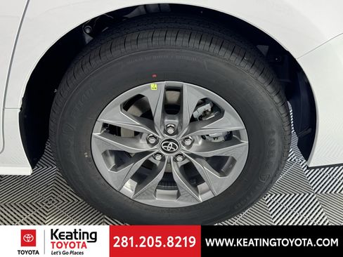 New 2026 Toyota Sienna LE image 18