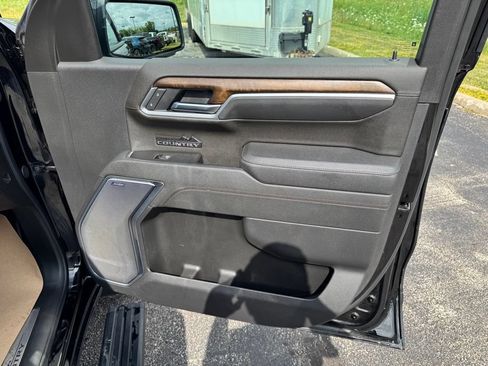 Used 2025 Chevrolet Silverado 1500 High Country w/ Midnight Edition AWD/4WD image 19