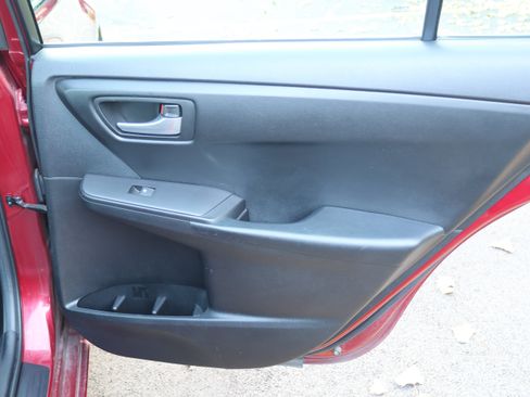 Used 2015 Toyota Camry LE FWD image 17