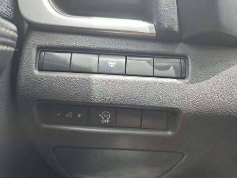 Used 2023 Nissan Rogue SV FWD image 10