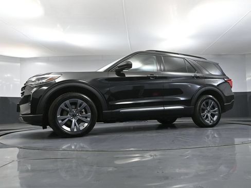 Used 2025 Ford Explorer Active w/ Active Comfort Package AWD/4WD image 59