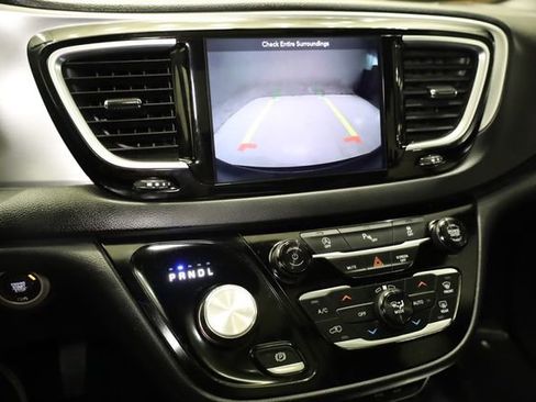 Used 2019 Chrysler Pacifica Touring-L Plus w/ S Appearance Package image 18