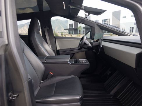 Used 2025 Tesla Cybertruck AWD Crew Cab image 25