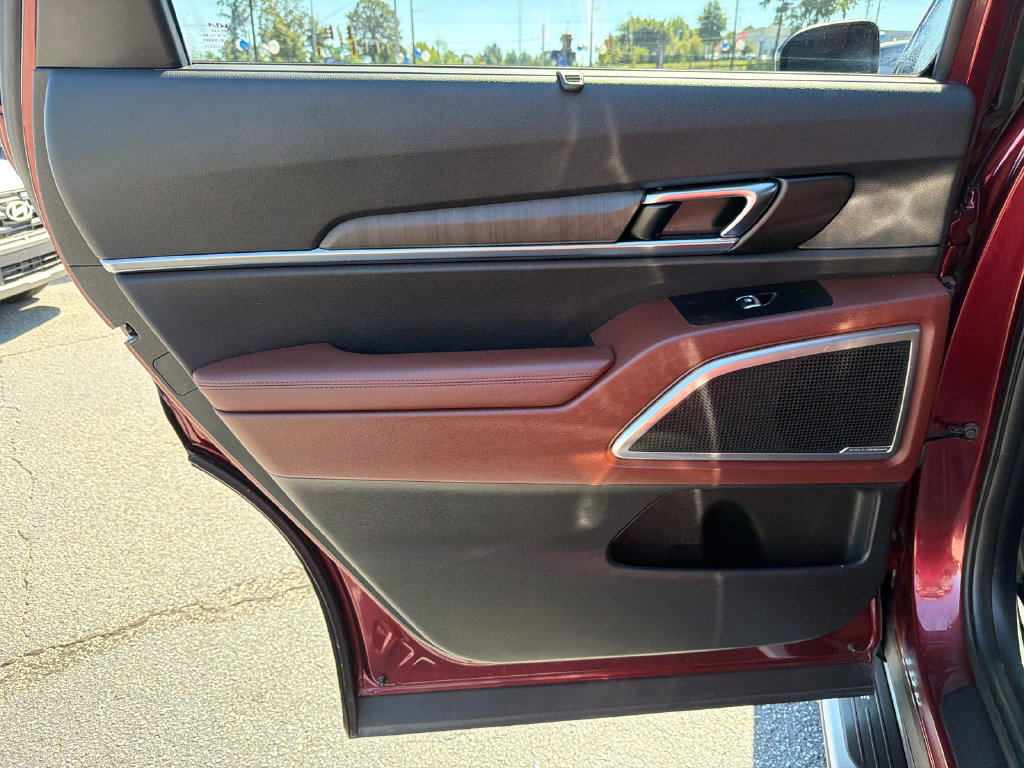 Used 2024 Kia Telluride EX w/ EX Captain's Chair Package AWD/4WD image 22