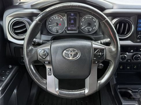 Used 2016 Toyota Tacoma TRD Off-Road w/ Premium & Technology Package AWD/4WD image 12