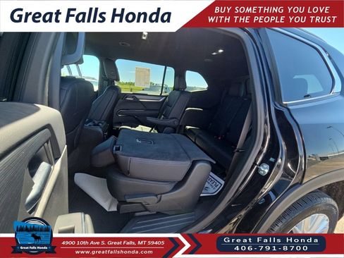 Used 2025 GMC Acadia Elevation w/ Elevation Premium Package AWD/4WD image 14