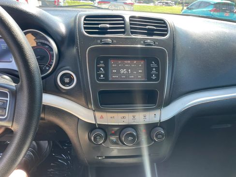 Used 2018 Dodge Journey SE w/ Blacktop Package FWD image 14