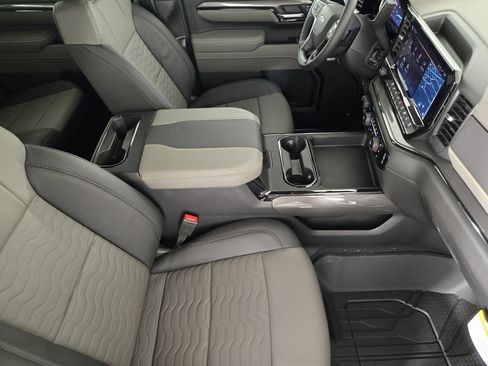 New 2026 Chevrolet Silverado 2500 ZR2 AWD/4WD image 16