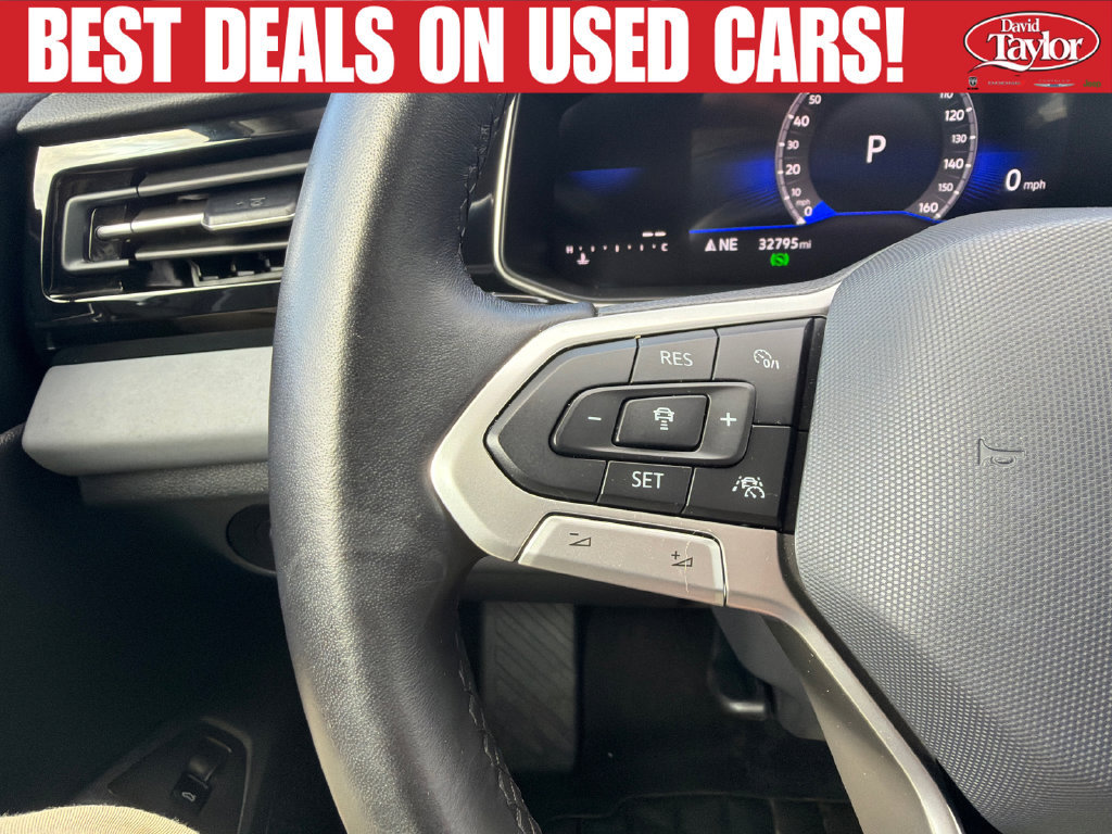 Used 2025 Volkswagen Jetta SE FWD image 16