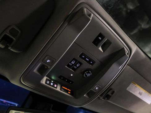 Used 2019 Cadillac Escalade ESV Luxury AWD/4WD image 22
