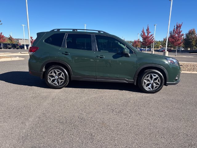 Used 2022 Subaru Forester Premium w/ Popular Package #1 AWD/4WD image 2