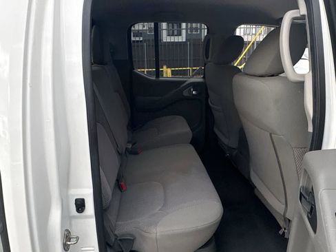 Used 2020 Nissan Frontier SV image 16