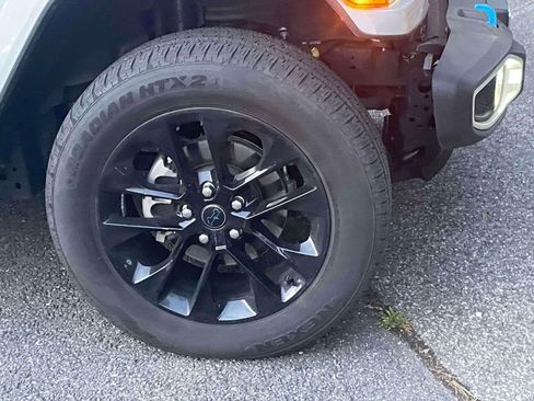 Used 2024 Jeep Wrangler Unlimited Sahara w/ Technology Group image 8