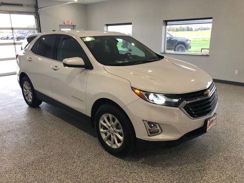 Used 2019 Chevrolet Equinox LT image 2