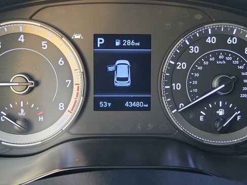 Certified 2020 Hyundai Venue SE image 12