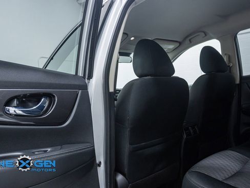 Used 2020 Nissan Rogue SV image 24