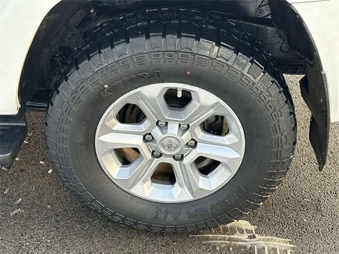 Used 2021 Toyota 4Runner SR5 Premium image 5