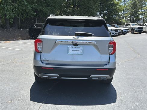 Used 2021 Ford Explorer XLT w/ Equipment Group 202A RWD image 13