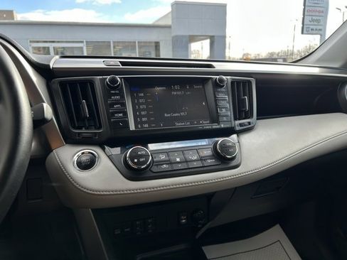 Used 2018 Toyota RAV4 Limited image 36