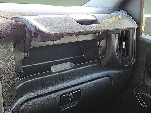 Used 2022 Chevrolet Silverado 2500 Custom w/ Custom Value Package image 18