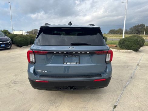Used 2025 Ford Explorer Active image 12
