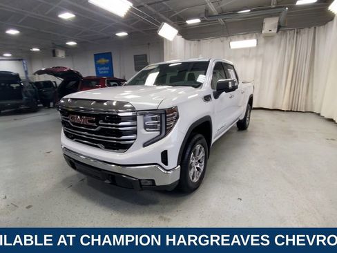 Certified 2025 GMC Sierra 1500 SLT image 5