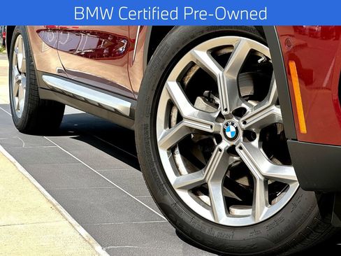Certified 2025 BMW X4 xDrive30i AWD/4WD image 2