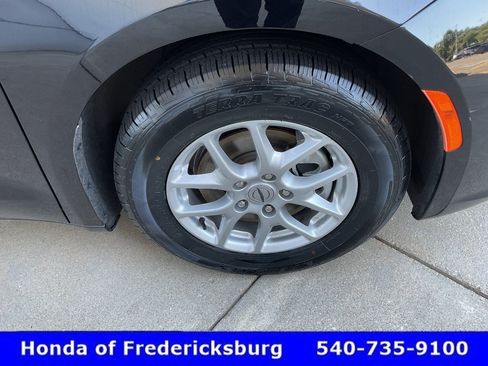 Used 2024 Chrysler Pacifica Touring-L FWD image 13