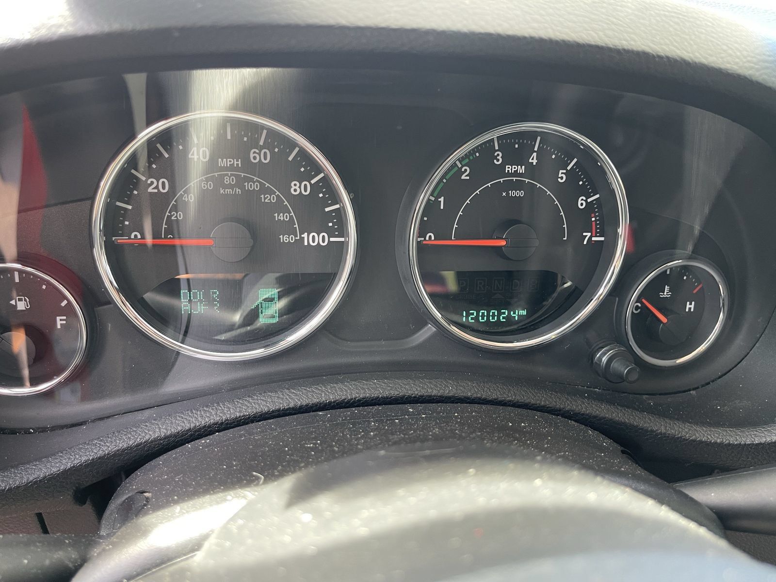 Used 2017 Jeep Wrangler Unlimited Sahara w/ Connectivity Group AWD/4WD image 11