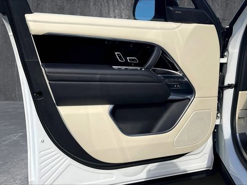 Used 2023 Land Rover Range Rover SE image 17
