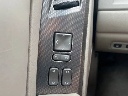 Used 2005 Cadillac XLR RWD image 44