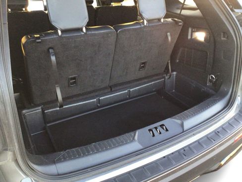 Used 2025 Ford Explorer ST-Line w/ ST-Line Street Pack image 13