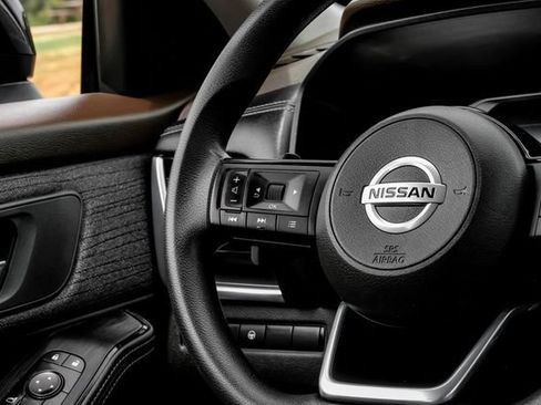 Used 2021 Nissan Rogue SV AWD/4WD image 16