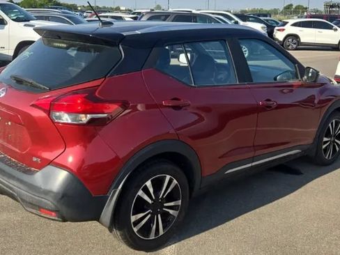 Used 2019 Nissan Kicks SR w/ SR Premium Package FWD image 2